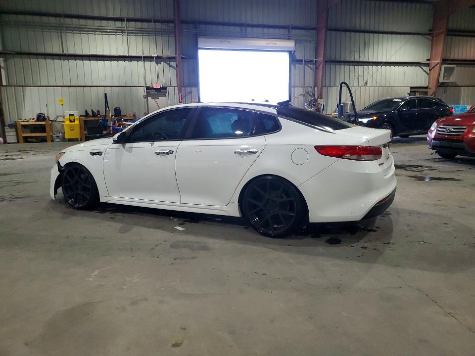 Photo 2 from auction – 2016 KIA OPTIMA with VIN 5XXGU4L30GG047621