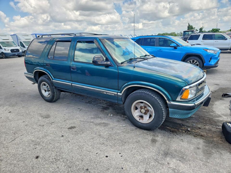 Photo 4 from auction – 1997 CHEVROLET BLAZER with VIN 1GNCS13W0V2195131