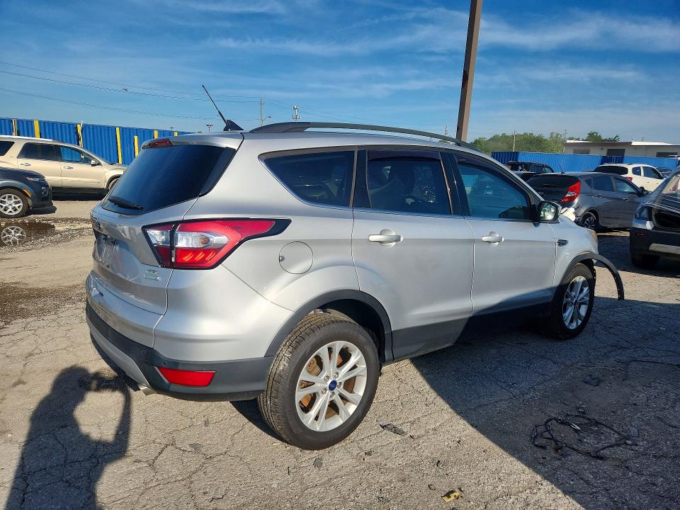 Photo 3 from auction – 2018 FORD ESCAPE with VIN 1FMCU0HD7JUC02686