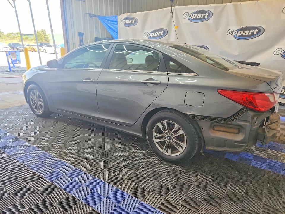 Photo 2 from auction – 2011 HYUNDAI SONATA with VIN 5NPEB4AC4BH217394