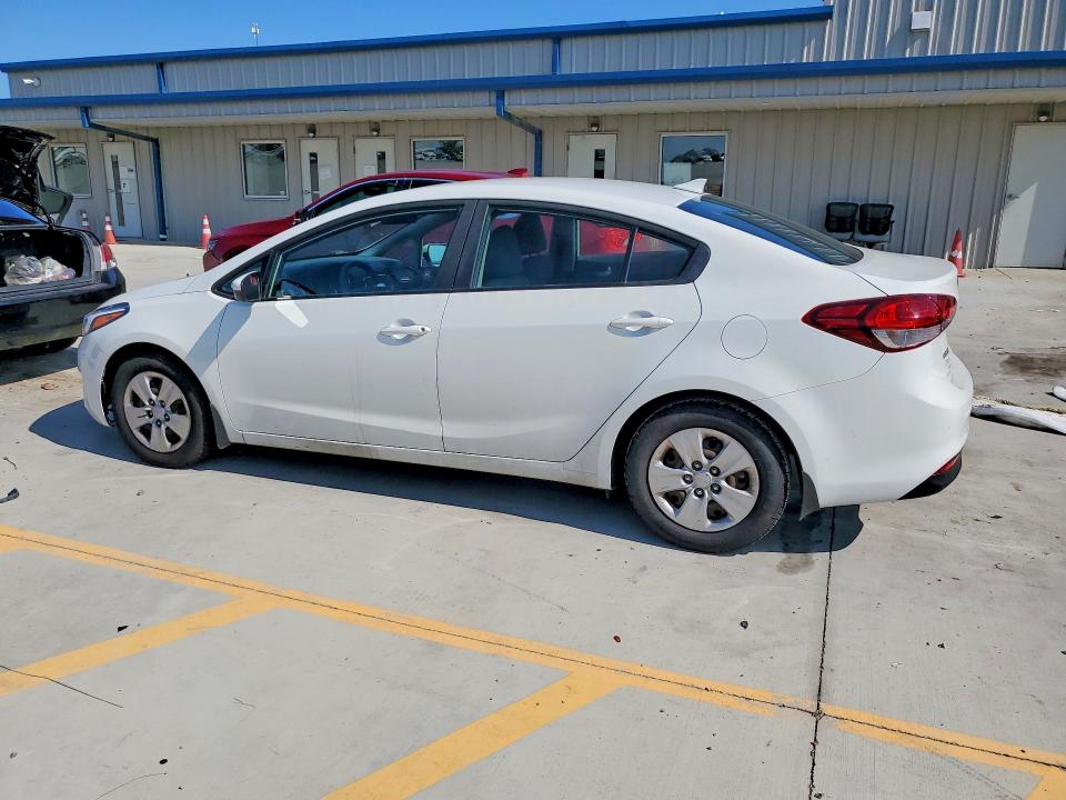 Photo 2 from auction – 2018 KIA FORTE with VIN 3KPFK4A78JE196236