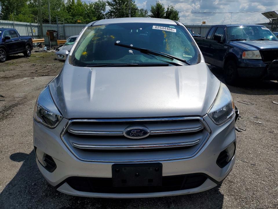Photo 5 from auction – 2019 FORD ESCAPE with VIN 1FMCU9G92KUB83368