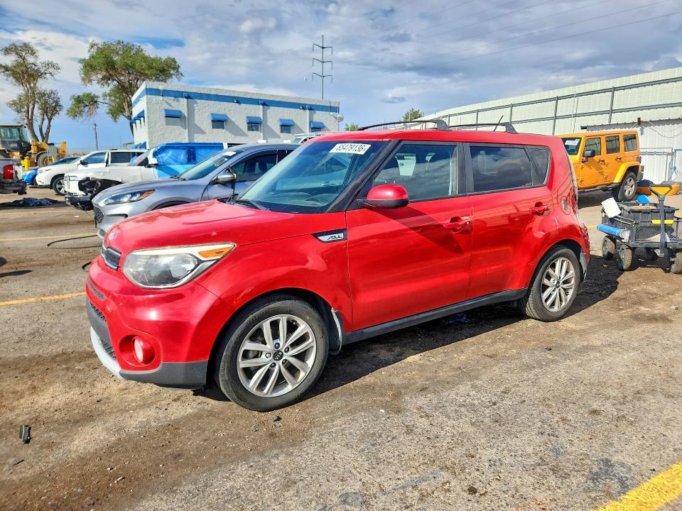 KIA SOUL 2017 مع رقم تعريف المركبة KNDJP3A50H7450830 - صورة من المزاد