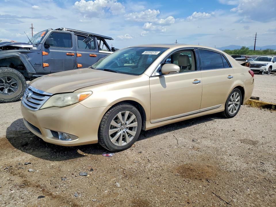 2011 TOYOTA AVALON