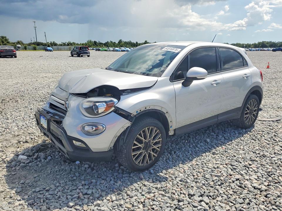 FIAT 500X 2016 with VIN ZFBCFYCT8GP381732 - Photo from auction