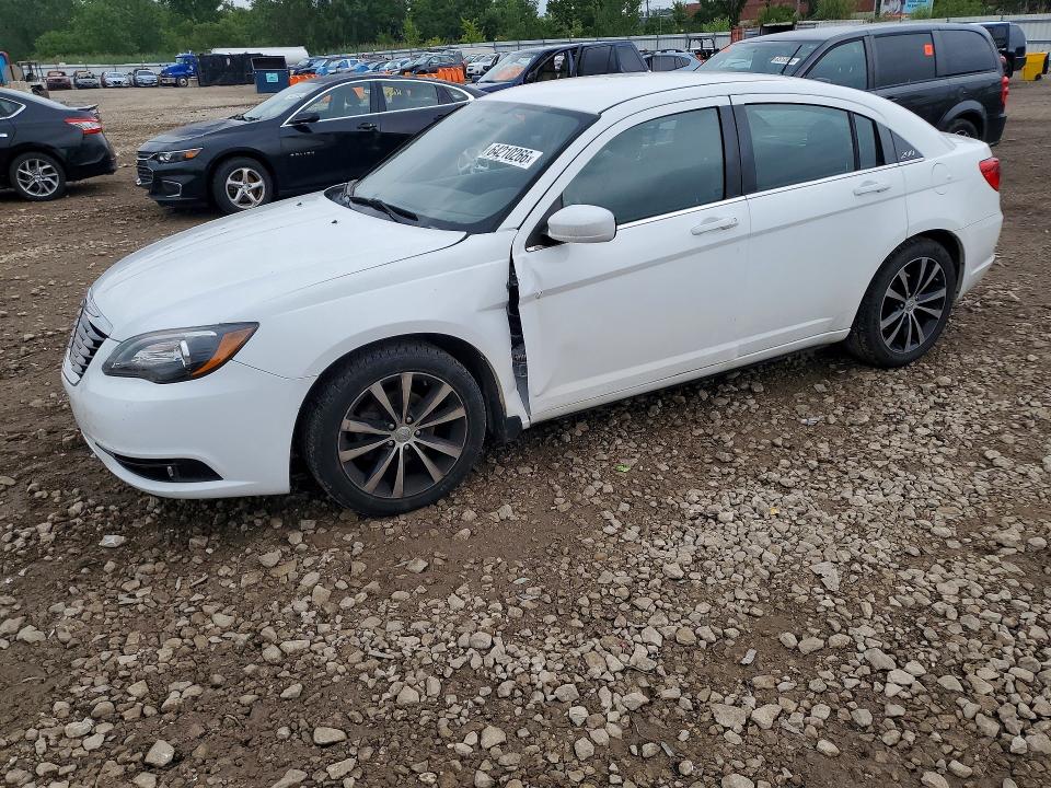 CHRYSLER 200 2013 con VIN 1C3CCBBG9DN716841 - Foto de la subasta