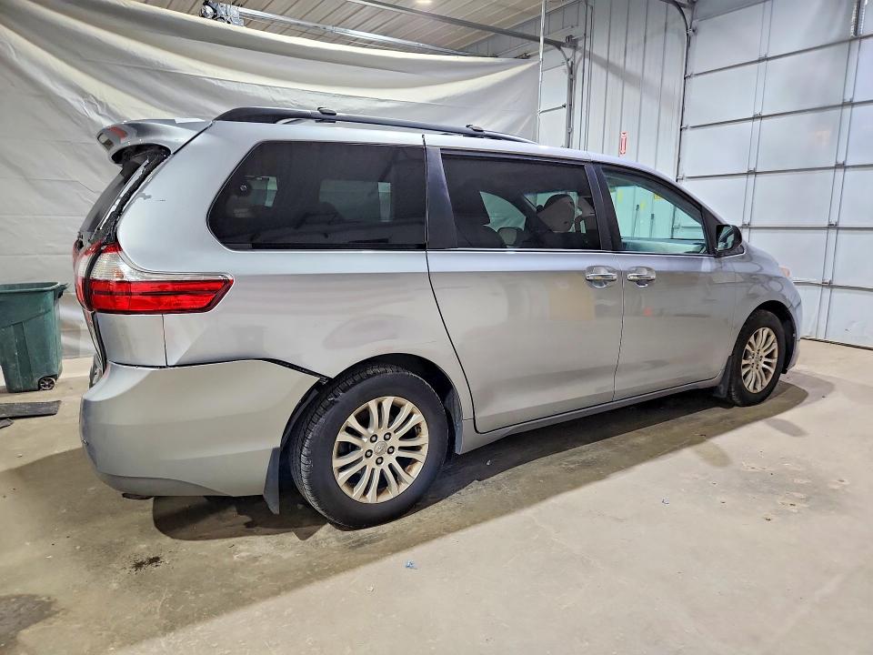 Photo 3 from auction – 2017 TOYOTA SIENNA with VIN 5TDYZ3DC9HS897908