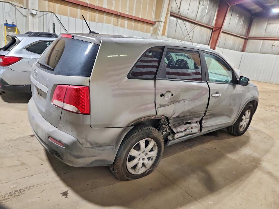 Foto 3 de la subasta – 2011 KIA SORENTO con VIN 5XYKTCA18BG134552
