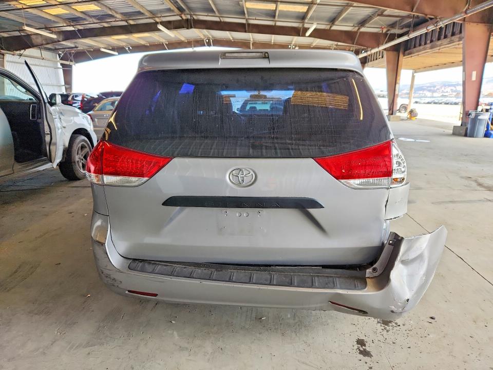 Photo 6 from auction – 2013 TOYOTA SIENNA with VIN 5TDZK3DC3DS391607