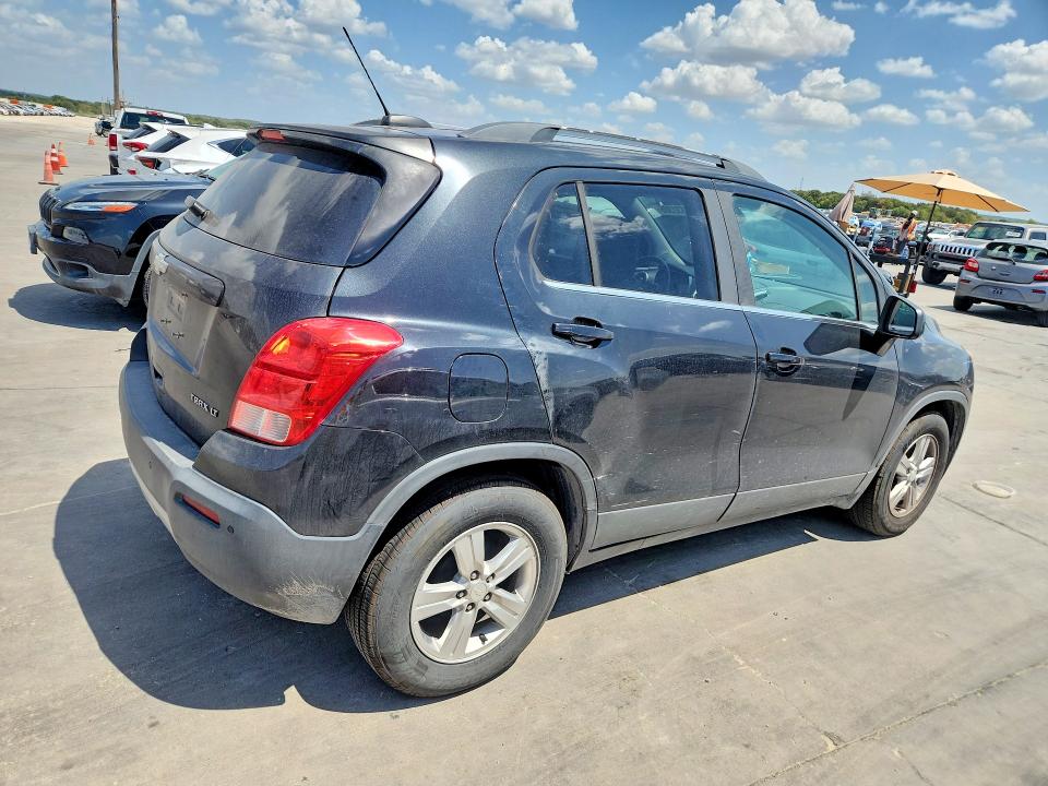 Photo 3 from auction – 2015 CHEVROLET TRAX with VIN 3GNCJLSB1FL242969
