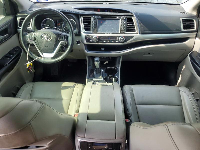 Photo 8 from auction – 2018 TOYOTA HIGHLANDER with VIN 5TDKZRFH5JS534822