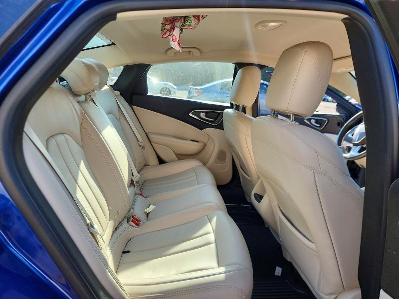 Photo 10 from auction – 2017 CHRYSLER 200 with VIN 1C3CCCAB0HN502225