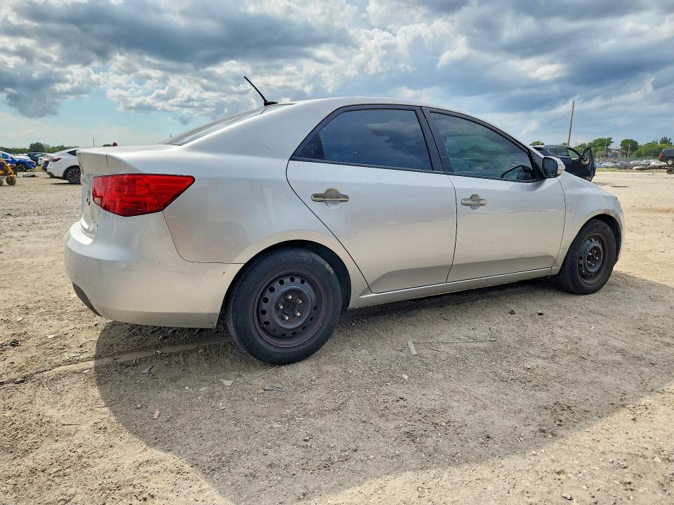Photo 3 from auction – 2010 KIA FORTE with VIN KNAFU4A29A5273431
