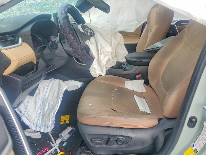 Photo 7 from auction – 2019 TOYOTA RAV4 with VIN 2T3W1RFV8KW014709