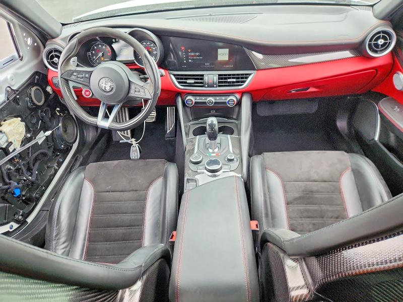 Photo 8 from auction – 2018 ALFA ROMEO GIULIA with VIN ZARFAEAV2J7583572