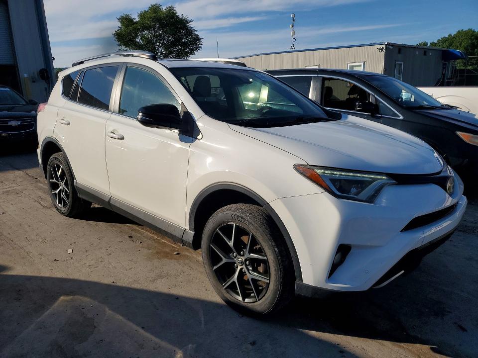 Photo 4 from auction – 2017 TOYOTA RAV4 with VIN JTMJFREV6HD202048
