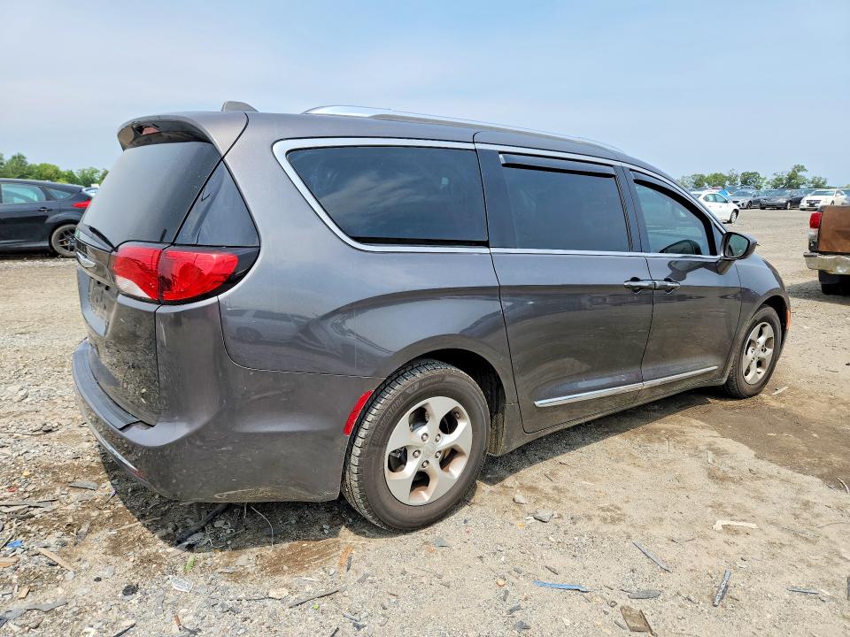 Photo 3 from auction – 2017 CHRYSLER PACIFICA with VIN 2C4RC1EG2HR684237