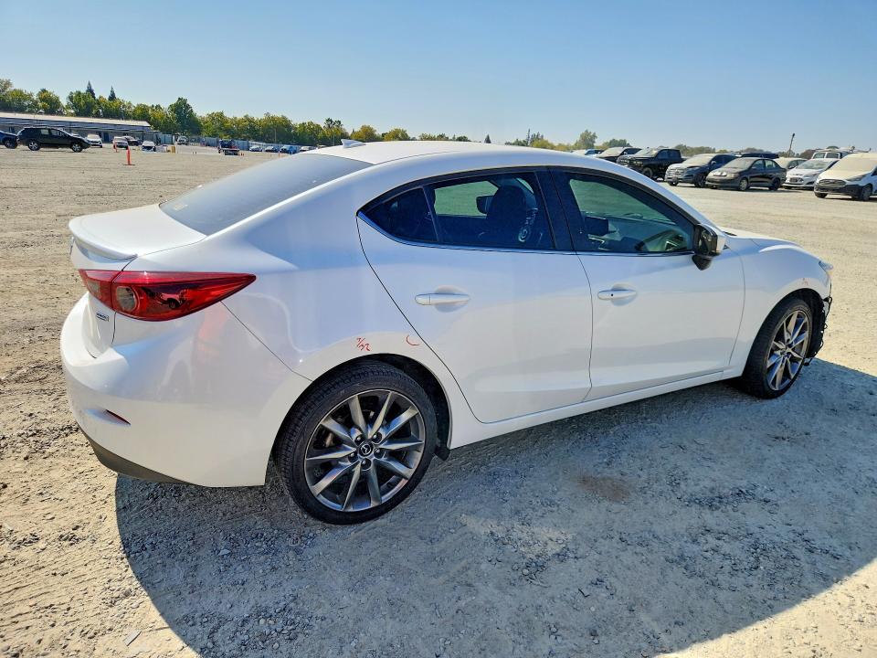 Photo 3 from auction – 2018 MAZDA 3 with VIN 3MZBN1W35JM240982