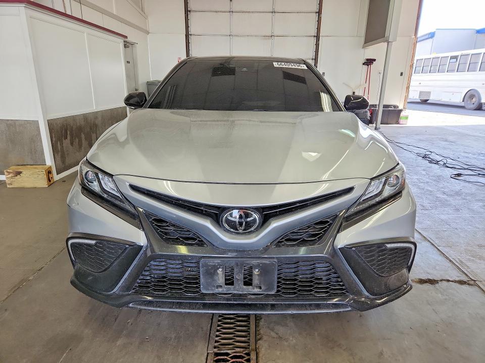 Photo 5 from auction – 2022 TOYOTA CAMRY with VIN 4T1K61BK3NU058014