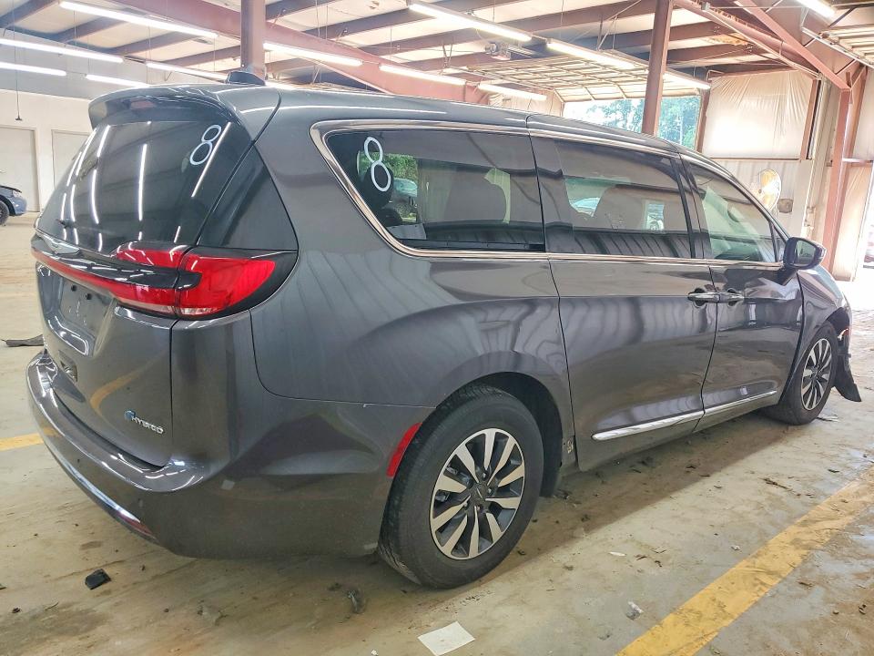 Photo 3 from auction – 2023 CHRYSLER PACIFICA with VIN 2C4RC1S73PR592363