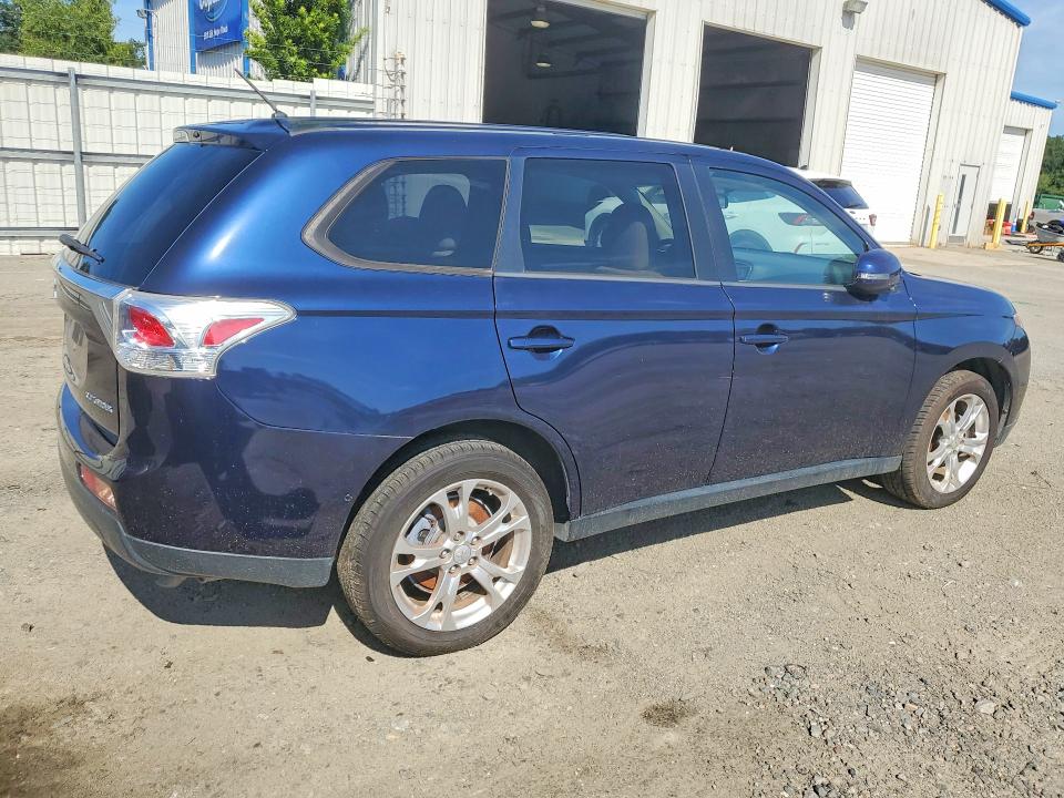 Photo 3 from auction – 2014 MITSUBISHI OUTLANDER with VIN JA4AD3A38EZ004605