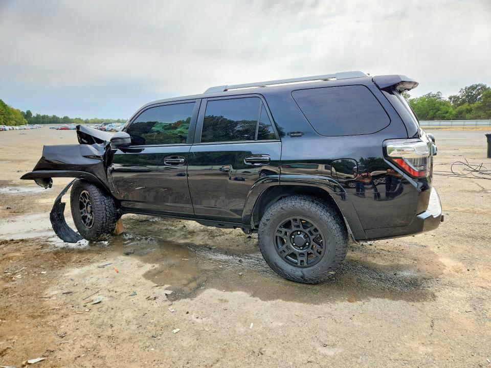 Photo 2 from auction – 2018 TOYOTA 4RUNNER with VIN JTEZU5JR4J5187202