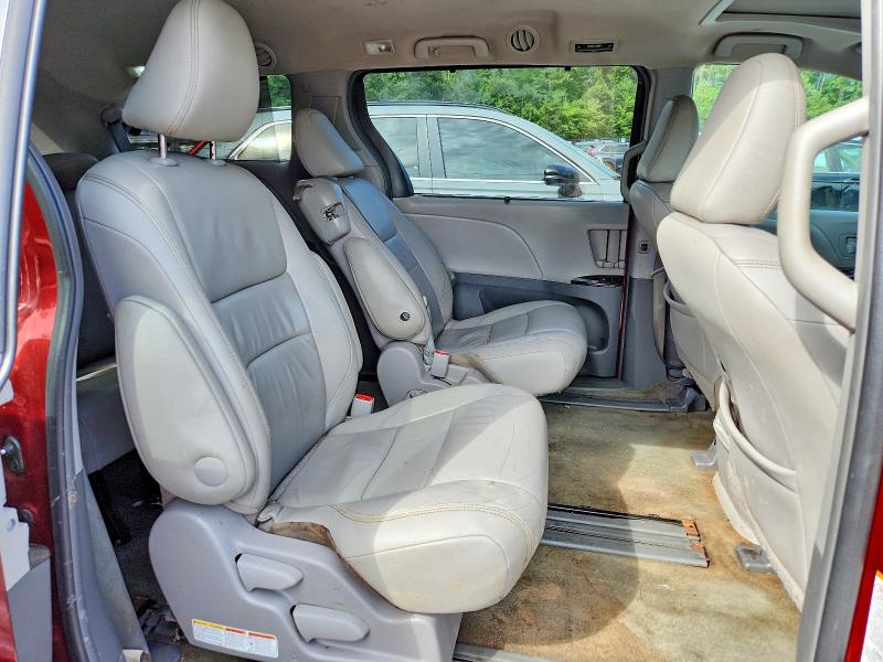 Photo 11 from auction – 2015 TOYOTA SIENNA with VIN 5TDYK3DC2FS556674