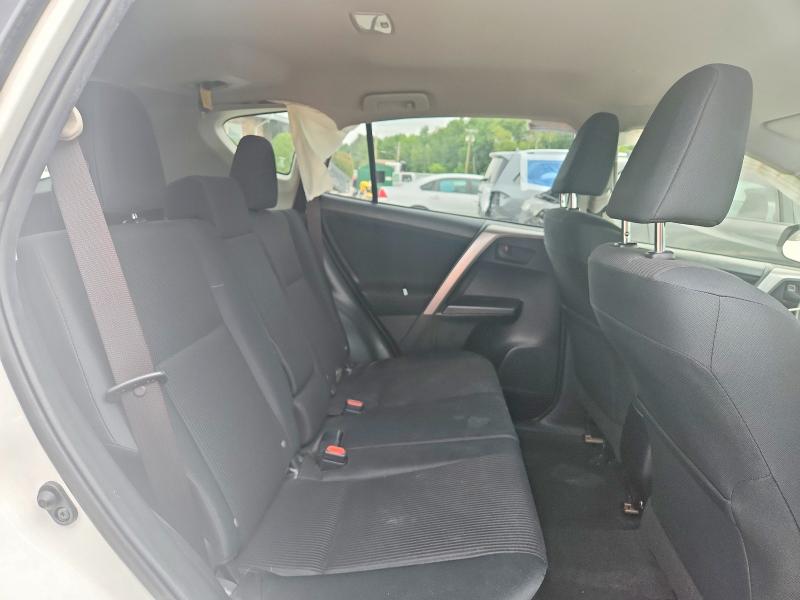 Photo 11 from auction – 2018 TOYOTA RAV4 with VIN JTMBFREV6JJ228547