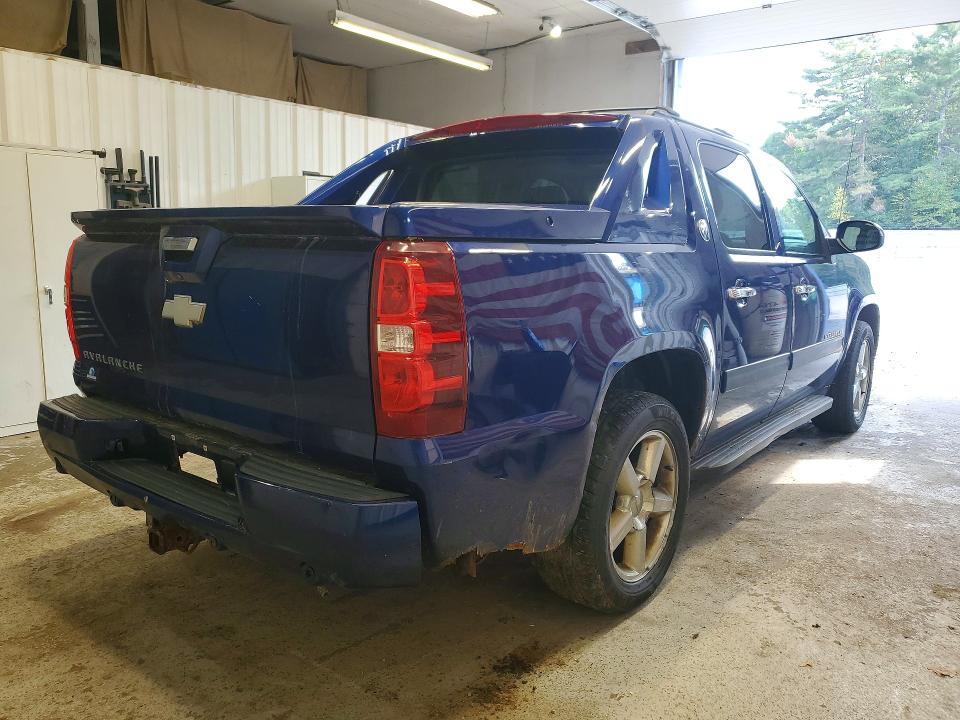 Photo 3 from auction – 2013 CHEVROLET AVALANCHE with VIN 3GNTKGE78DG122345
