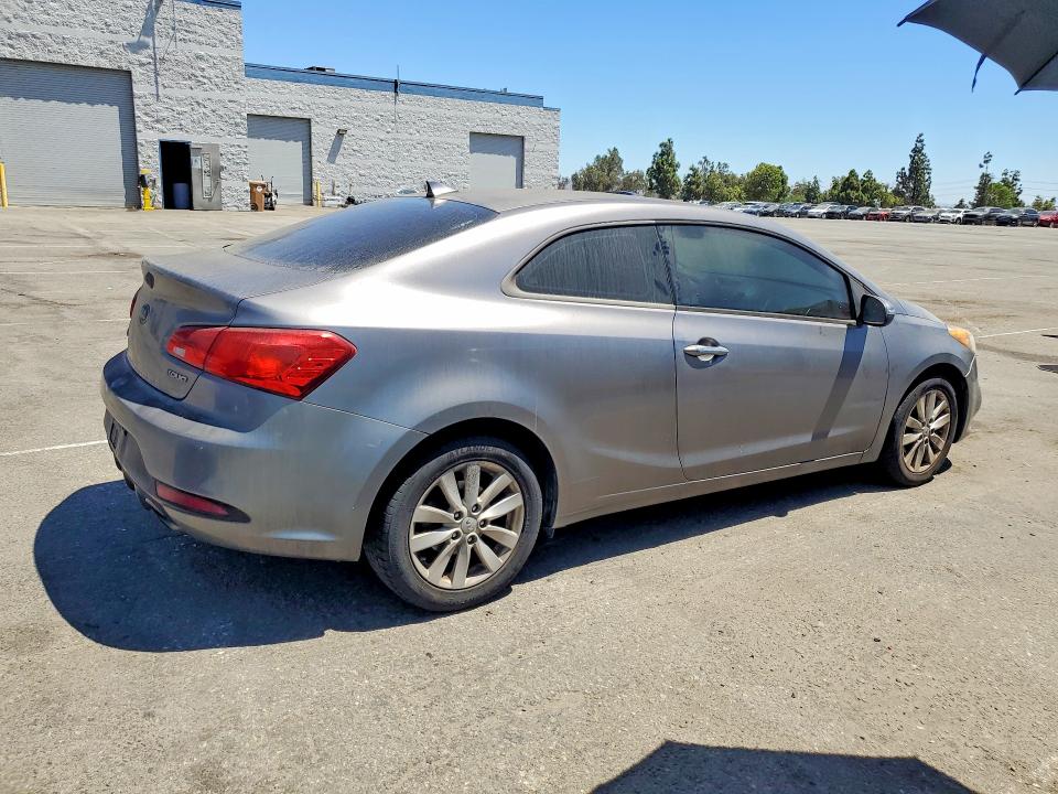 Photo 3 from auction – 2014 KIA FORTE KOUP with VIN KNAFX6A80E5202308