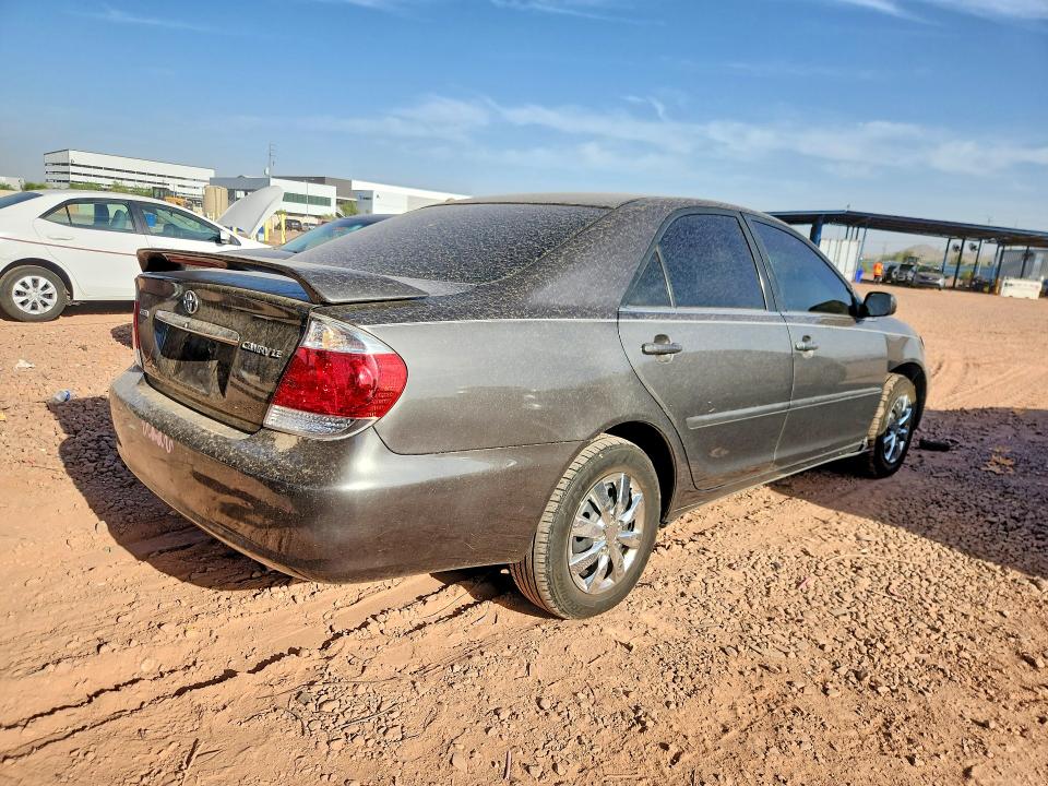 Photo 3 from auction – 2005 TOYOTA CAMRY with VIN 4T1BE32K75U988335