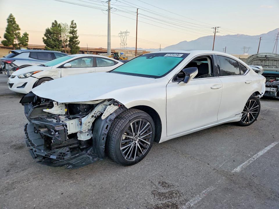 LEXUS ES 300H 2022 с VIN 58ADA1C10NU020326 - Снимка от търг