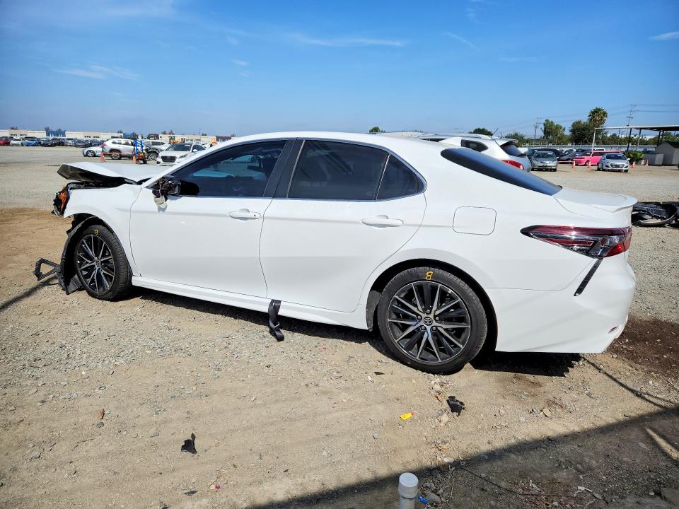 Photo 2 from auction – 2024 TOYOTA CAMRY HYBRID with VIN 4T1S31AK6RU623209