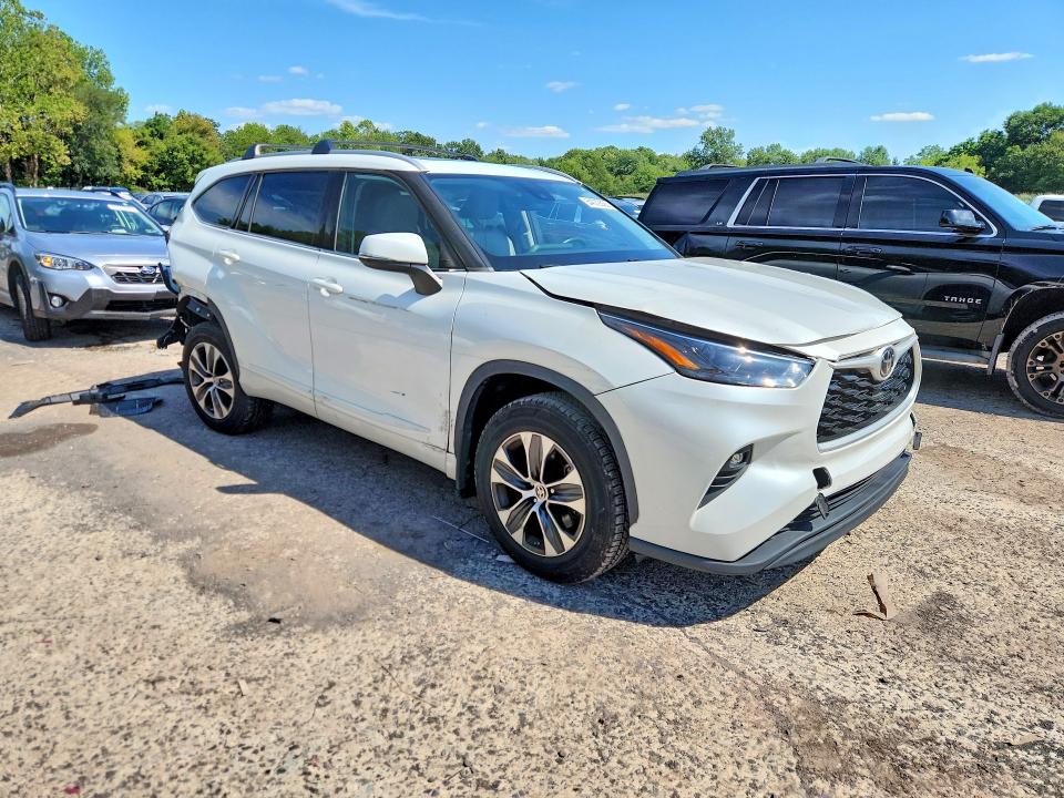 Photo 4 from auction – 2022 TOYOTA HIGHLANDER with VIN 5TDGZRBH3NS584278