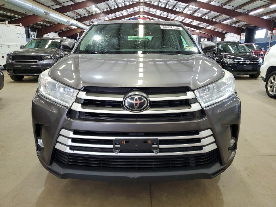 Photo 5 from auction – 2017 TOYOTA HIGHLANDER with VIN 5TDJZRFH0HS453328