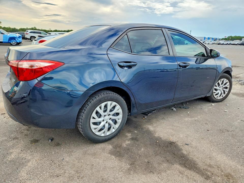 Photo 3 from auction – 2018 TOYOTA COROLLA with VIN 5YFBURHE0JP840949