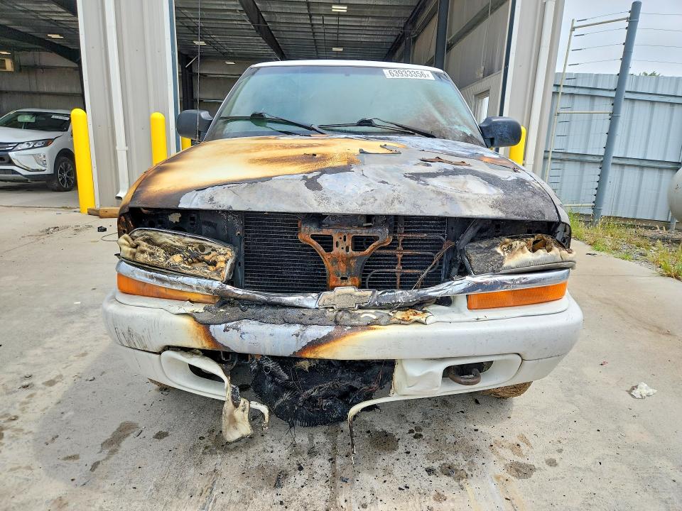Photo 5 from auction – 2002 CHEVROLET BLAZER with VIN 1GNDT13W22K207759