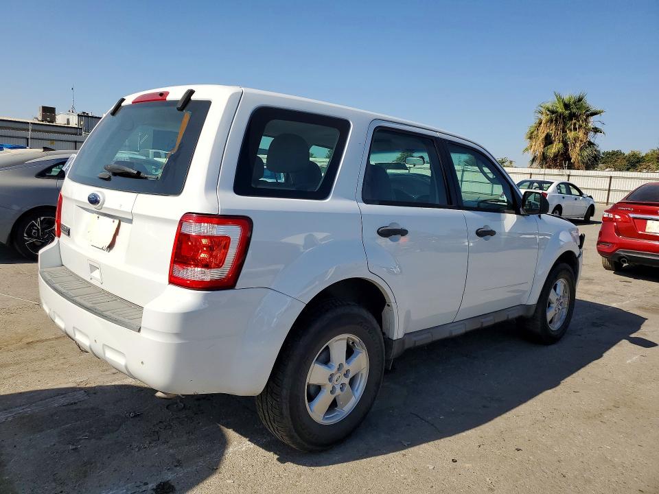 Снимка 3 от търг – 2011 FORD ESCAPE с VIN 1FMCU0C74BKA88113
