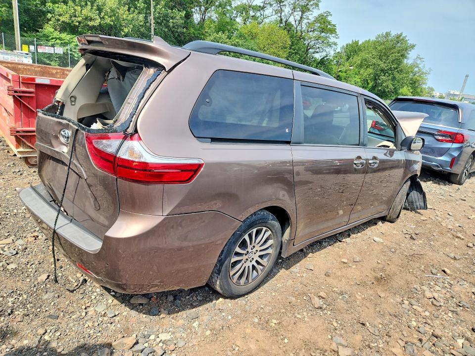 Photo 3 from auction – 2019 TOYOTA SIENNA with VIN 5TDYZ3DC9KS989138