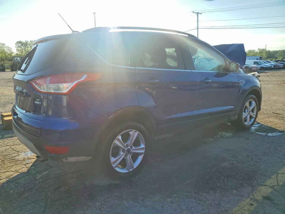 Photo 3 from auction – 2016 FORD ESCAPE with VIN 1FMCU9GX1GUA93828