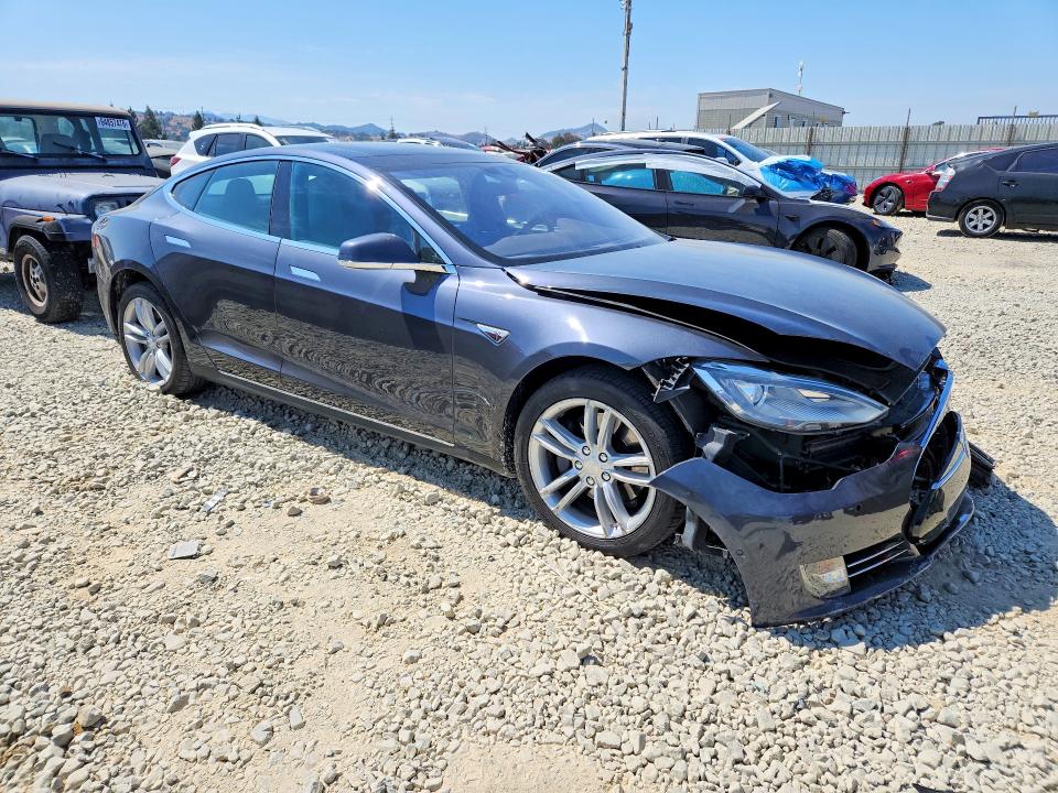 Снимка 4 от търг – 2015 TESLA MODEL S с VIN 5YJSA1E21FF111642