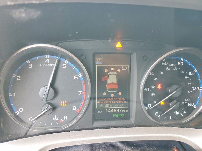 Photo 9 from auction – 2018 TOYOTA RAV4 with VIN JTMWFREV5JD123871
