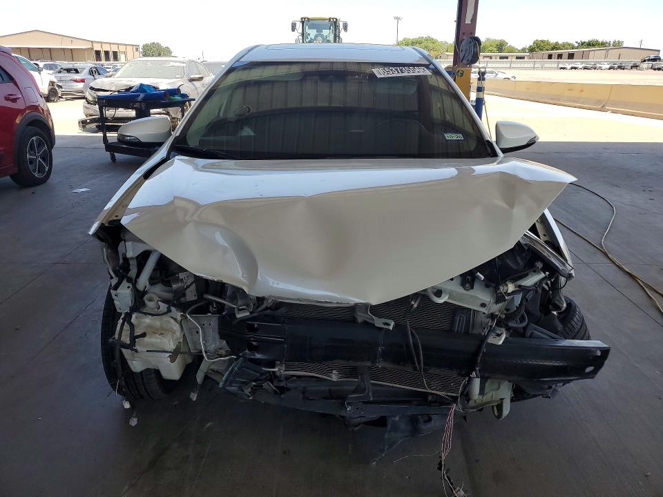 Photo 5 from auction – 2017 TOYOTA COROLLA with VIN 5YFBURHEXHP600768