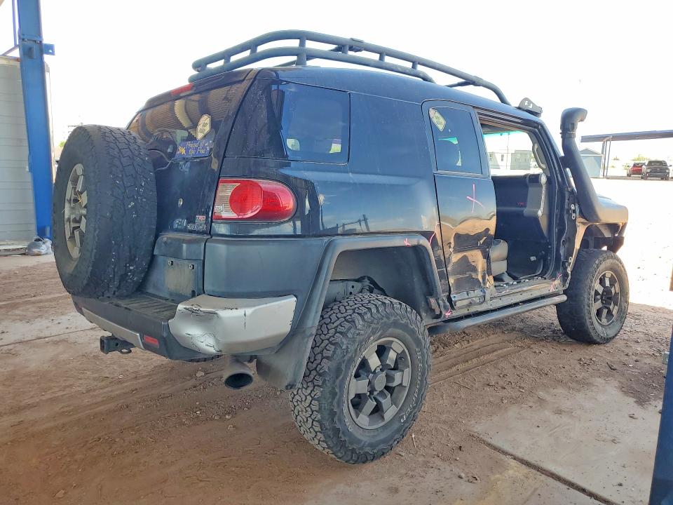 Photo 3 from auction – 2007 TOYOTA FJ CRUISER with VIN JTEBU11F470054946