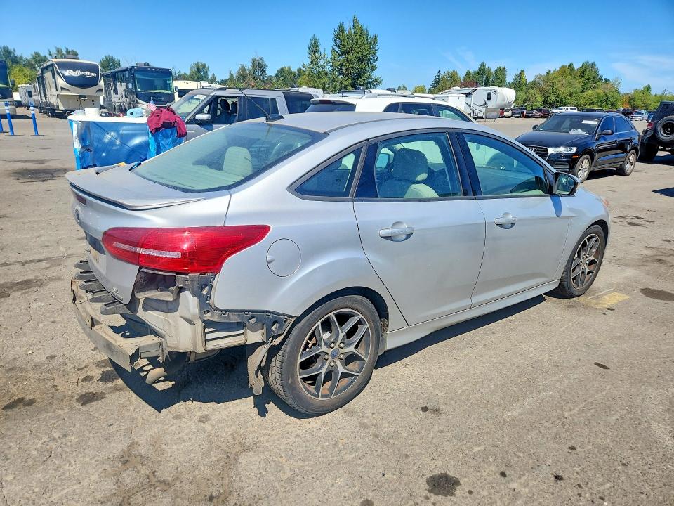 Photo 3 from auction – 2015 FORD FOCUS with VIN 1FADP3F20FL268017