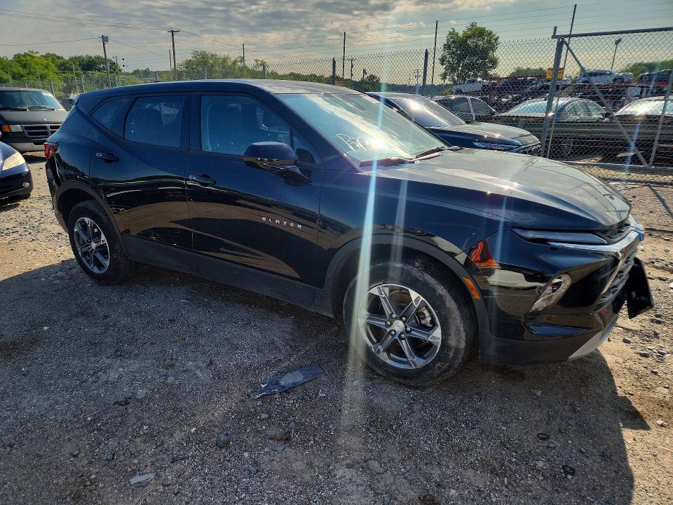 Photo 4 from auction – 2025 CHEVROLET BLAZER with VIN 3GNKBCR47SS203996