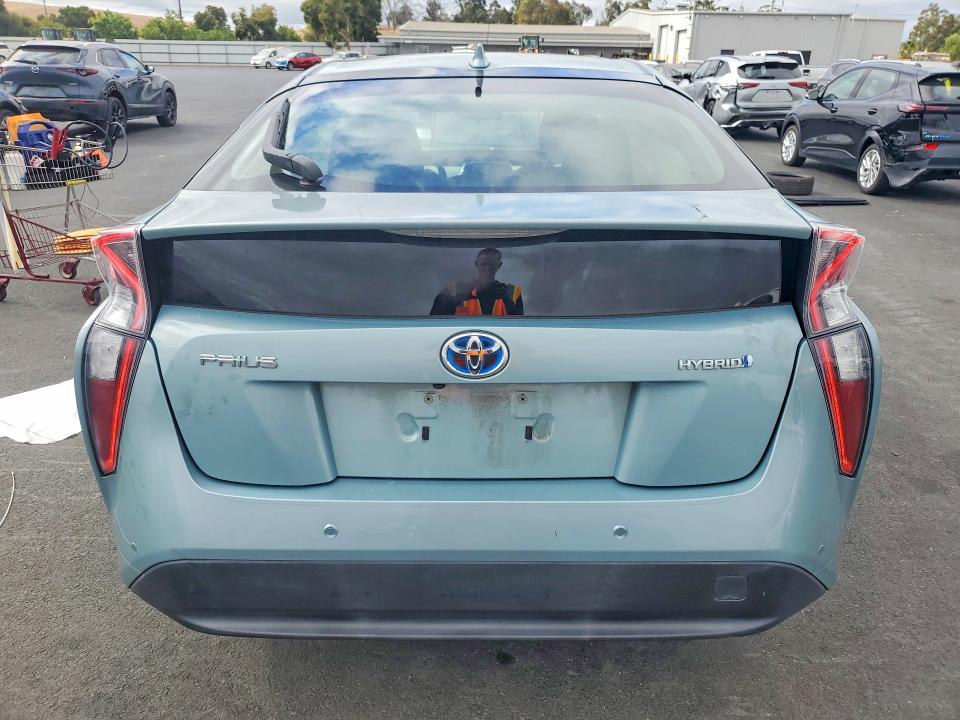 Photo 6 from auction – 2017 TOYOTA PRIUS with VIN JTDKARFUXH3052914