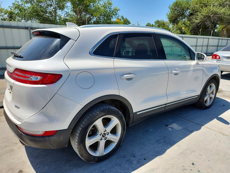 Photo 3 from auction – 2018 LINCOLN MKC with VIN 5LMCJ1C9XJUL08323
