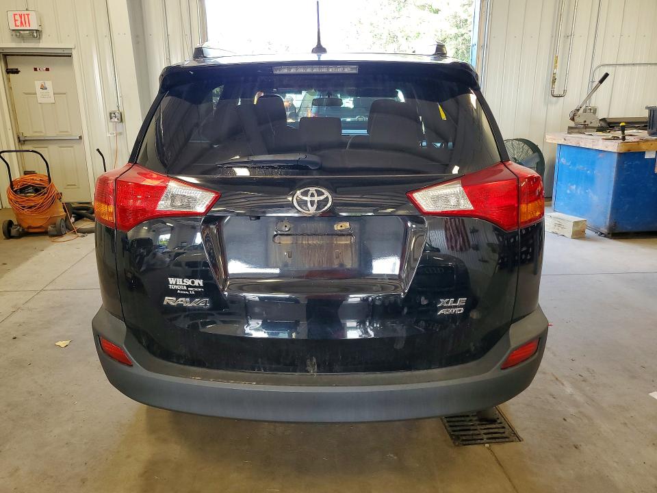 Photo 6 from auction – 2015 TOYOTA RAV4 with VIN 2T3RFREV2FW242727