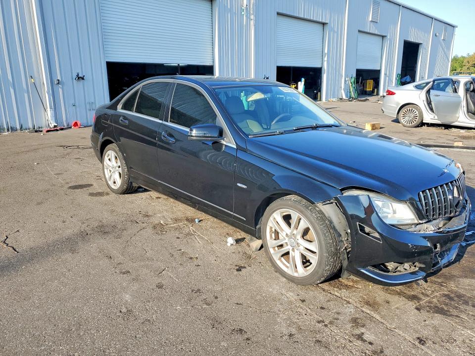 Photo 4 from auction – 2012 MERCEDES-BENZ C with VIN WDDGF4HB7CA623579